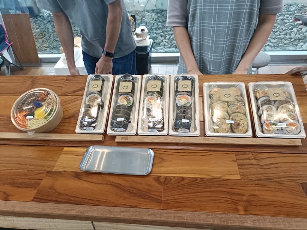並んだJUNSE KIMPPAのお弁当