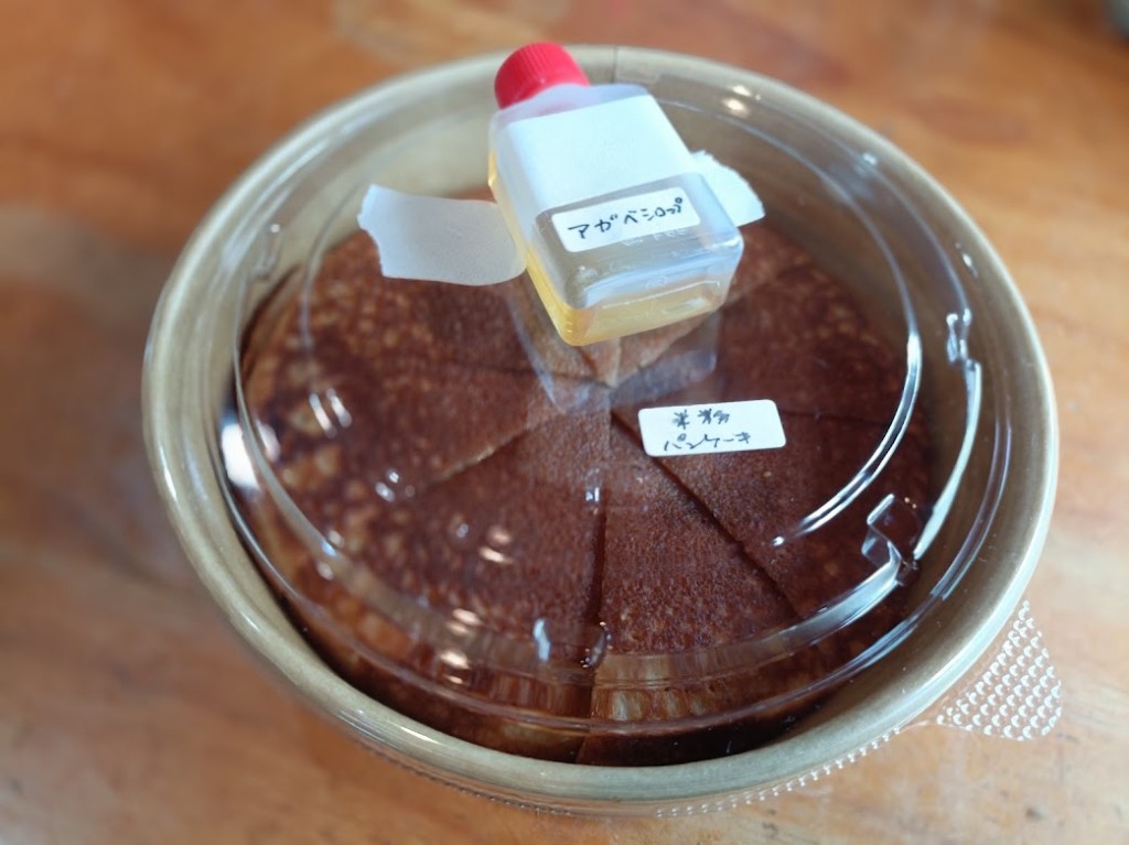 アガベシロップ付きの米粉パンケーキ